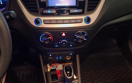 Hyundai Solaris II рестайлинг, 2017 год, 1 550 000 рублей, 10 фотография