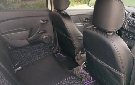 Renault Logan II, 2018 год, 650 000 рублей, 3 фотография