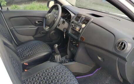 Renault Logan II, 2018 год, 650 000 рублей, 6 фотография