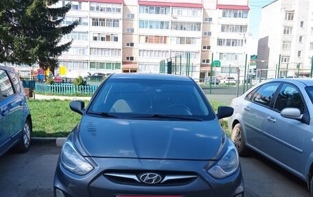 Hyundai Solaris II рестайлинг, 2013 год, 750 000 рублей, 1 фотография