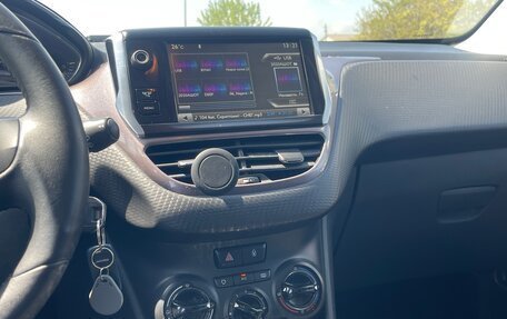 Peugeot 2008 II, 2014 год, 850 000 рублей, 15 фотография
