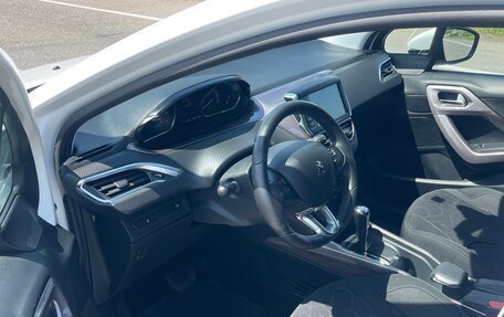 Peugeot 2008 II, 2014 год, 850 000 рублей, 21 фотография