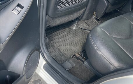 Toyota RAV4, 2011 год, 1 130 000 рублей, 2 фотография
