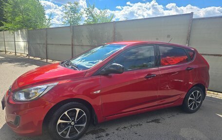 Hyundai Solaris II рестайлинг, 2012 год, 650 000 рублей, 2 фотография