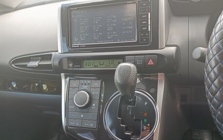 Toyota Wish II, 2017 год, 1 950 000 рублей, 8 фотография