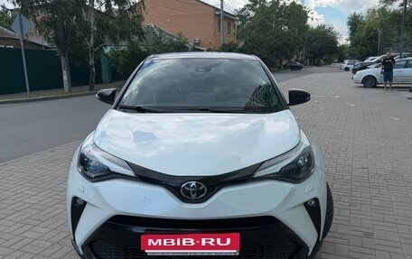 Toyota C-HR I рестайлинг, 2021 год, 2 220 000 рублей, 2 фотография