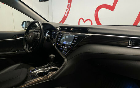 Toyota Camry, 2019 год, 3 390 000 рублей, 8 фотография