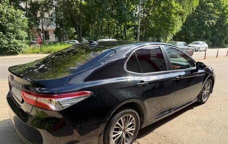 Toyota Camry, 2020 год, 2 600 000 рублей, 3 фотография