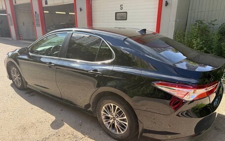 Toyota Camry, 2020 год, 2 600 000 рублей, 2 фотография