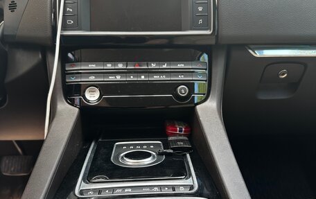 Jaguar F-Pace, 2017 год, 2 600 000 рублей, 17 фотография