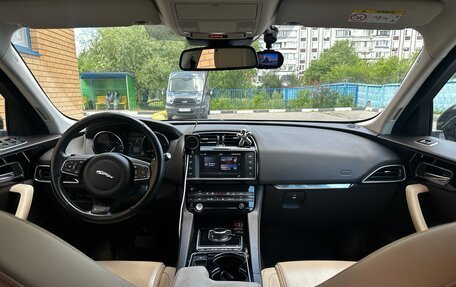 Jaguar F-Pace, 2017 год, 2 600 000 рублей, 21 фотография
