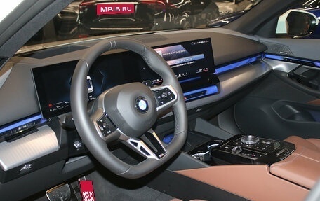 BMW 5 серия, 2025 год, 7 990 000 рублей, 6 фотография