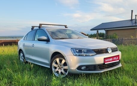 Volkswagen Jetta VI, 2011 год, 975 000 рублей, 1 фотография