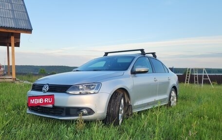 Volkswagen Jetta VI, 2011 год, 975 000 рублей, 2 фотография