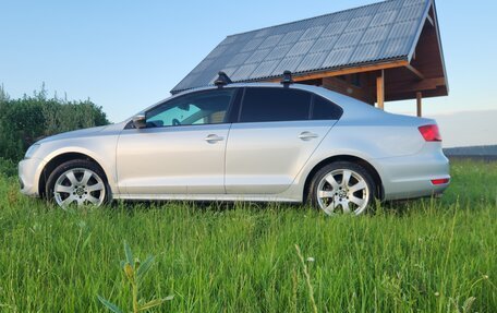 Volkswagen Jetta VI, 2011 год, 975 000 рублей, 4 фотография