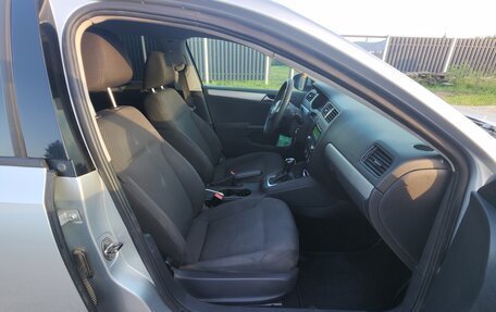 Volkswagen Jetta VI, 2011 год, 975 000 рублей, 7 фотография