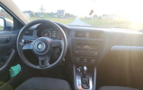 Volkswagen Jetta VI, 2011 год, 975 000 рублей, 8 фотография