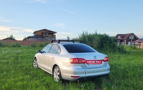 Volkswagen Jetta VI, 2011 год, 975 000 рублей, 3 фотография