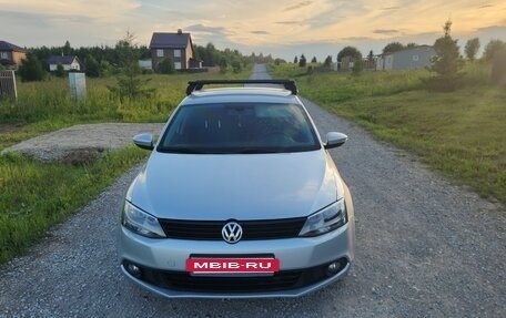 Volkswagen Jetta VI, 2011 год, 975 000 рублей, 12 фотография