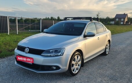 Volkswagen Jetta VI, 2011 год, 975 000 рублей, 14 фотография