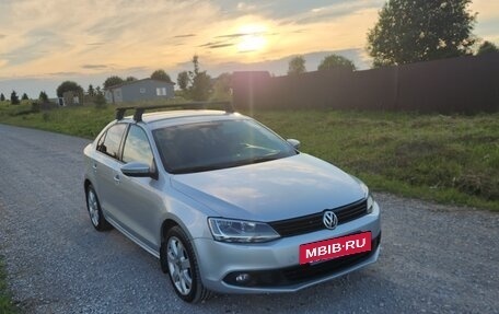 Volkswagen Jetta VI, 2011 год, 975 000 рублей, 13 фотография