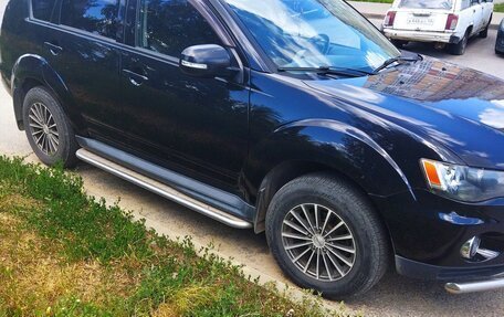 Mitsubishi Outlander III рестайлинг 3, 2011 год, 1 110 000 рублей, 4 фотография