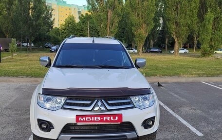 Mitsubishi Pajero Sport II рестайлинг, 2014 год, 1 950 000 рублей, 3 фотография