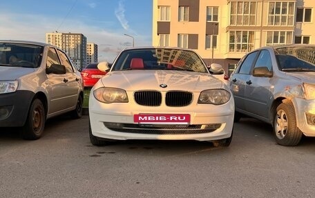 BMW 1 серия, 2011 год, 700 000 рублей, 2 фотография