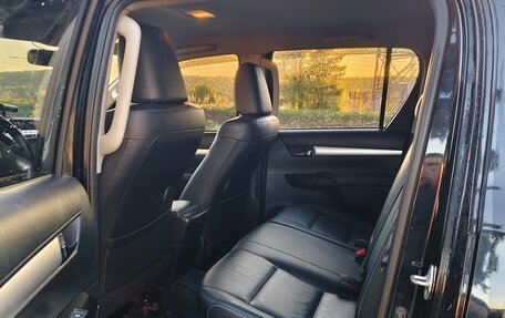 Toyota Hilux VIII, 2016 год, 3 100 000 рублей, 6 фотография