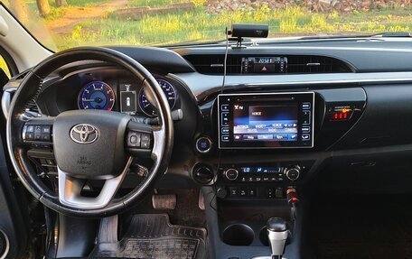 Toyota Hilux VIII, 2016 год, 3 100 000 рублей, 8 фотография