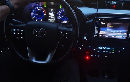 Toyota Hilux VIII, 2016 год, 3 100 000 рублей, 16 фотография