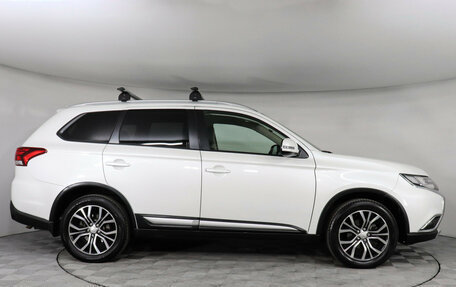 Mitsubishi Outlander III рестайлинг 3, 2018 год, 1 899 000 рублей, 4 фотография