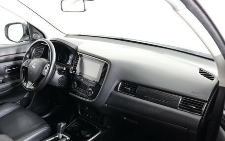 Mitsubishi Outlander III рестайлинг 3, 2018 год, 1 899 000 рублей, 11 фотография