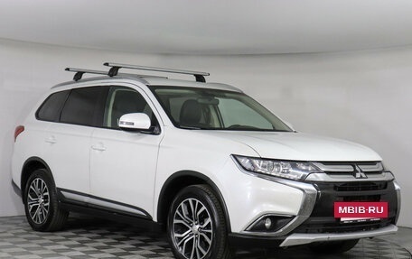 Mitsubishi Outlander III рестайлинг 3, 2018 год, 1 899 000 рублей, 3 фотография