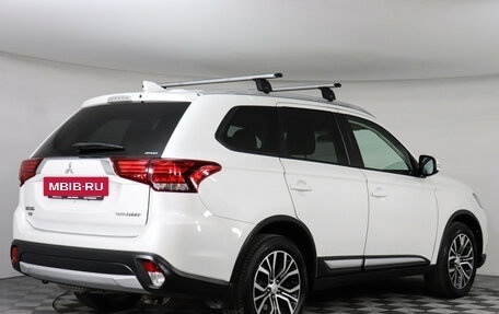 Mitsubishi Outlander III рестайлинг 3, 2018 год, 1 899 000 рублей, 6 фотография