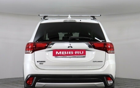 Mitsubishi Outlander III рестайлинг 3, 2018 год, 1 899 000 рублей, 7 фотография