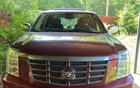 Cadillac Escalade III, 2011 год, 2 000 000 рублей, 1 фотография