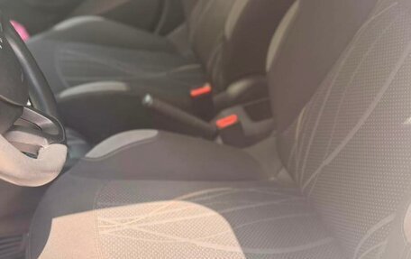 Peugeot 208 II, 2014 год, 670 000 рублей, 4 фотография