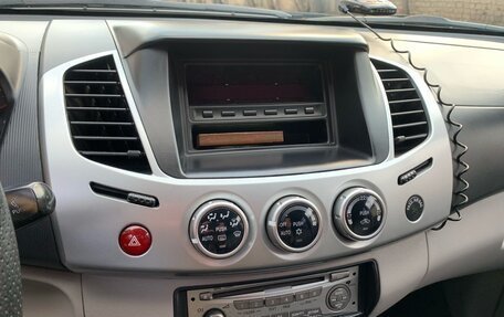 Mitsubishi L200 IV рестайлинг, 2011 год, 2 000 000 рублей, 20 фотография