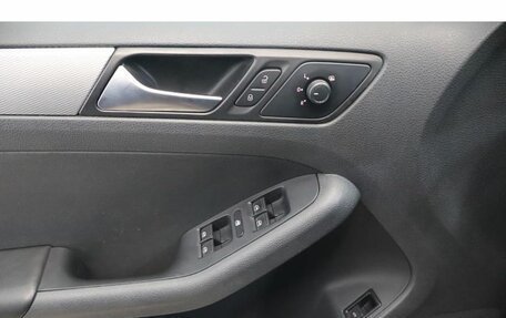 Volkswagen Jetta VI, 2015 год, 1 013 000 рублей, 12 фотография