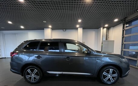 Mitsubishi Outlander III рестайлинг 3, 2017 год, 1 810 000 рублей, 2 фотография