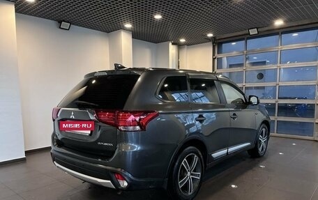 Mitsubishi Outlander III рестайлинг 3, 2017 год, 1 810 000 рублей, 3 фотография