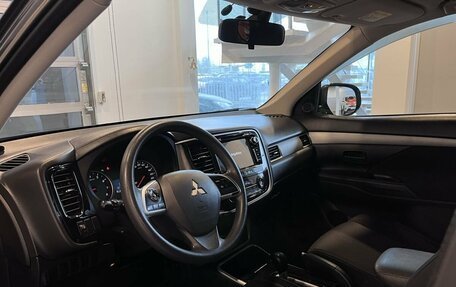 Mitsubishi Outlander III рестайлинг 3, 2017 год, 1 810 000 рублей, 20 фотография