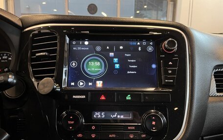 Mitsubishi Outlander III рестайлинг 3, 2017 год, 1 810 000 рублей, 13 фотография