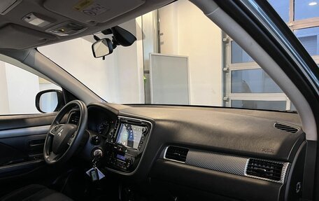 Mitsubishi Outlander III рестайлинг 3, 2017 год, 1 810 000 рублей, 12 фотография