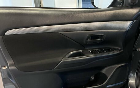 Mitsubishi Outlander III рестайлинг 3, 2017 год, 1 810 000 рублей, 19 фотография
