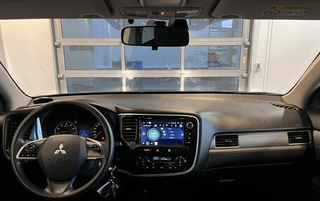 Mitsubishi Outlander III рестайлинг 3, 2017 год, 1 810 000 рублей, 9 фотография