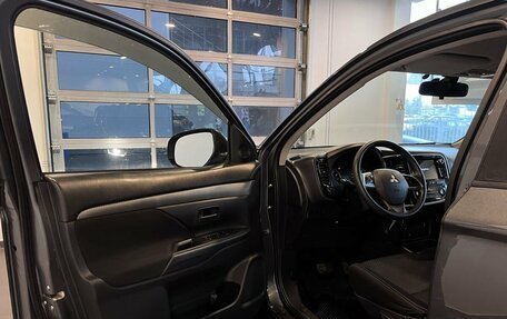 Mitsubishi Outlander III рестайлинг 3, 2017 год, 1 810 000 рублей, 18 фотография