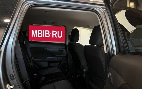 Mitsubishi Outlander III рестайлинг 3, 2017 год, 1 810 000 рублей, 23 фотография