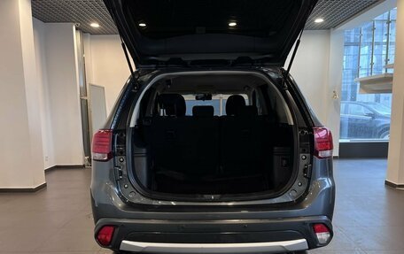 Mitsubishi Outlander III рестайлинг 3, 2017 год, 1 810 000 рублей, 32 фотография